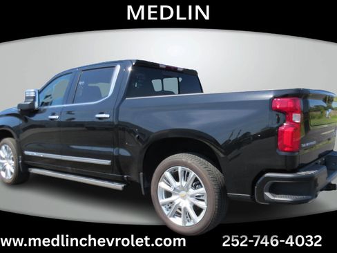 Used 2025 Chevrolet Silverado 1500 High Country w/ High Country Premium Package AWD/4WD image 6