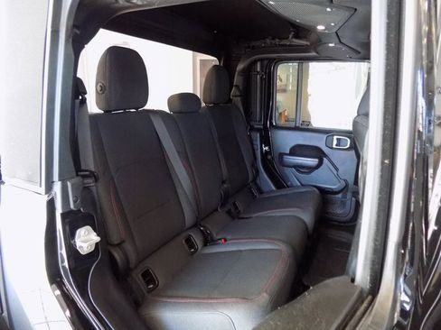 Certified 2024 Jeep Gladiator Rubicon w/ Technology Group image 17