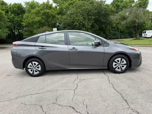 Used 2016 Toyota Prius Two FWD image 5