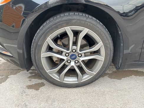 Used 2017 Ford Fusion SE w/ Equipment Group 201A image 8