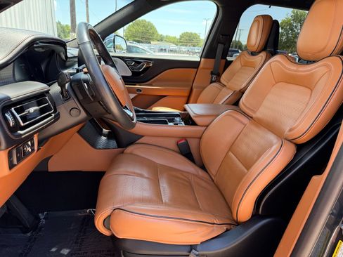 Used 2022 Lincoln Aviator Black Label w/ Class IV Trailer Tow Package AWD/4WD image 21
