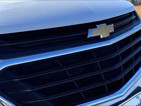Used 2021 Chevrolet Equinox LS FWD image 31
