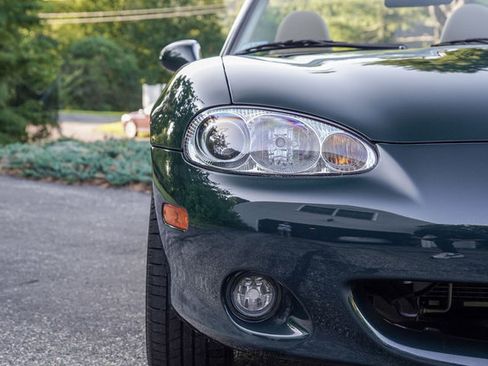 Used 2001 MAZDA MX-5 Miata RWD image 43