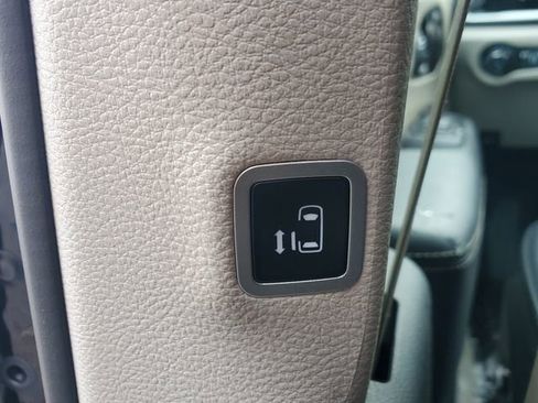 Certified 2024 Chrysler Pacifica Touring-L image 27