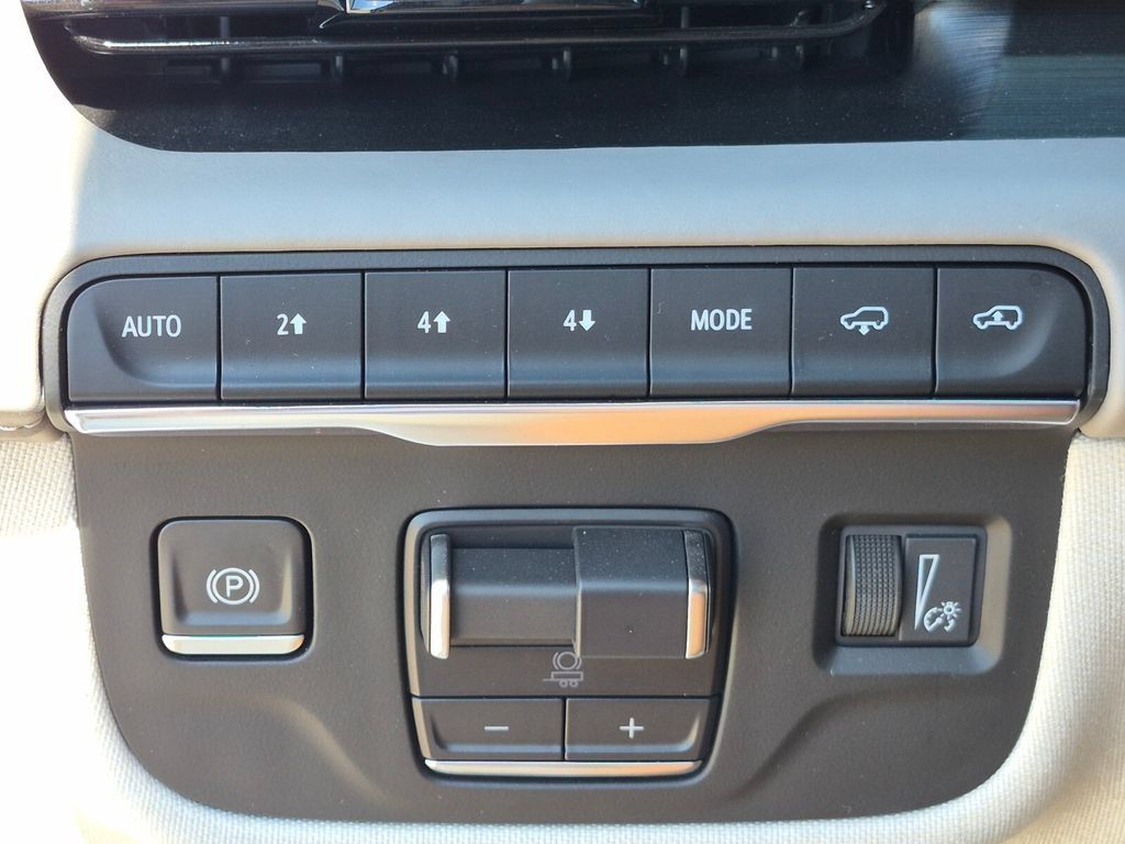 Used 2024 Cadillac Escalade Premium Luxury Platinum w/ Heavy-Duty Trailer Package AWD/4WD image 23