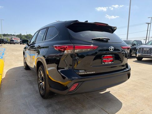 Used 2023 Toyota Highlander XLE AWD/4WD image 6