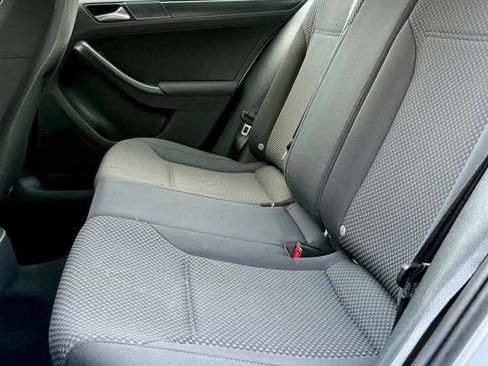 Used 2011 Volkswagen Jetta S image 6