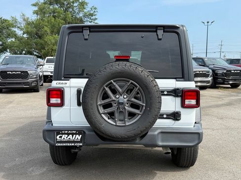 Used 2024 Jeep Wrangler Unlimited Sport AWD/4WD image 6