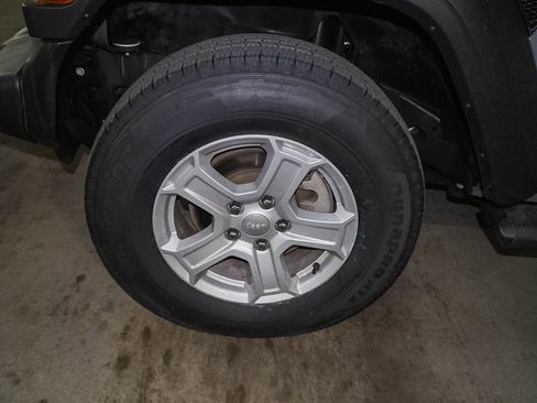 Used 2022 Jeep Wrangler Unlimited Sport image 6