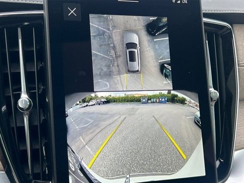 Certified 2025 Volvo XC90 B6 Plus image 22