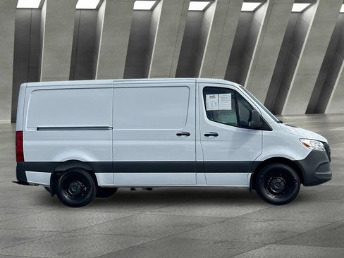 Used 2025 Mercedes-Benz Sprinter 2500 image 3
