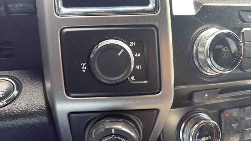 Used 2016 Ford F150 Platinum w/ Equipment Group 701A Luxury AWD/4WD image 33