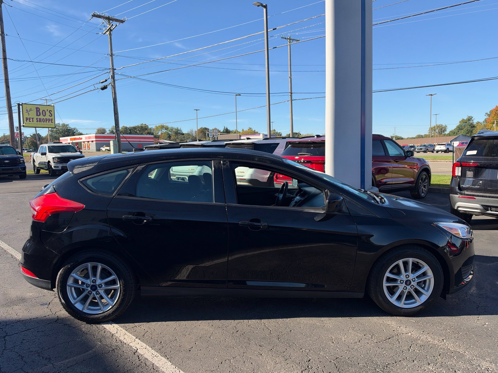 Used 2018 Ford Focus SE FWD image 6
