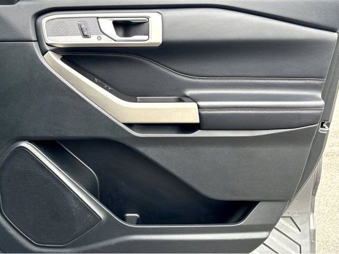 Used 2023 Ford Explorer Limited RWD image 11