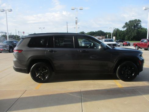 Used 2023 Jeep Grand Cherokee L Limited w/ Luxury Tech Group II AWD/4WD image 10