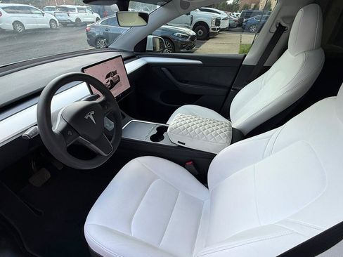 Used 2023 Tesla Model Y Long Range AWD/4WD image 9