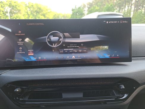 New 2026 BMW 330i xDrive Sedan w/ Premium Package AWD/4WD image 21