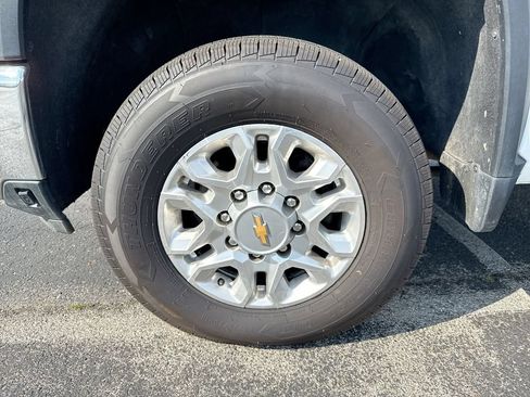 Used 2024 Chevrolet Silverado 2500 LT AWD/4WD image 10