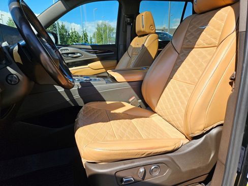 Used 2021 Cadillac Escalade Sport w/ Driver Assist Tech Package AWD/4WD image 17