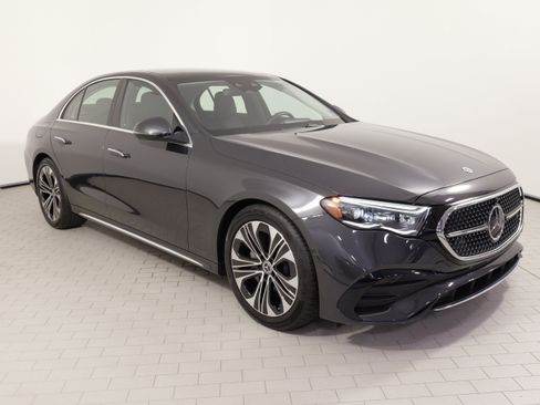 Used 2025 Mercedes-Benz E 350 4MATIC Sedan image 7