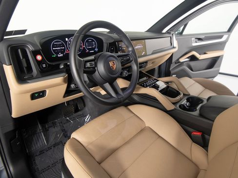 Certified 2026 Porsche Cayenne E-Hybrid AWD/4WD image 4