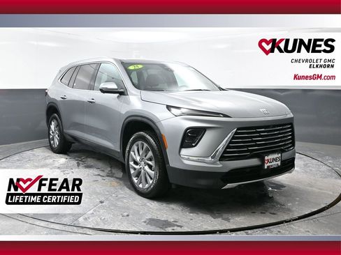 Used 2025 Buick Enclave Preferred w/ Power Package image 1