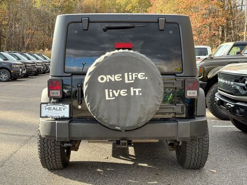 Used 2018 Jeep Wrangler Unlimited Rubicon w/ Connectivity Group image 5