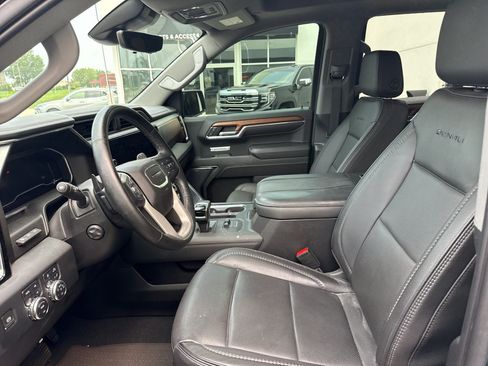 Used 2023 GMC Sierra 1500 Denali w/ Technology Package AWD/4WD image 4