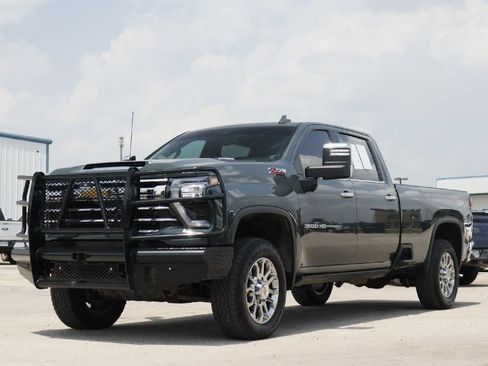 Used 2026 Chevrolet Silverado 3500 LTZ w/ LTZ Convenience Package AWD/4WD image 2