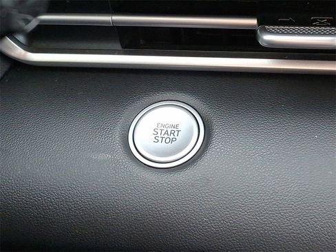 Used 2023 Hyundai Elantra SEL image 26