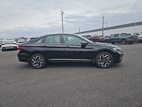Used 2024 Volkswagen Jetta SEL image 4