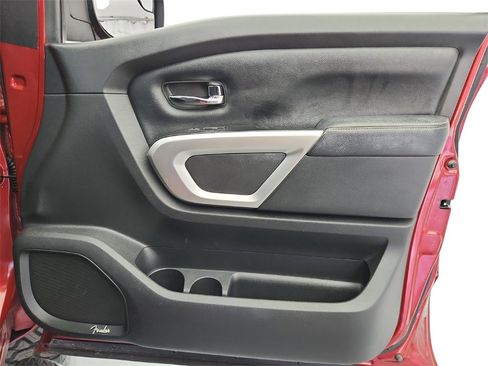 Used 2019 Nissan Titan SL image 31
