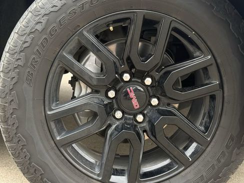 Used 2023 GMC Sierra 1500 Elevation w/ X31 Off-Road Package AWD/4WD image 9
