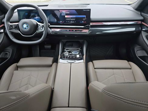 Used 2026 BMW i5 eDrive40 AWD/4WD image 19