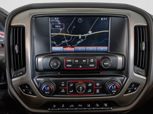 Used 2015 GMC Sierra 2500 Denali w/ Duramax Plus Package AWD/4WD image 27
