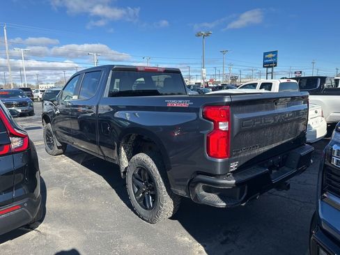 Used 2022 Chevrolet Silverado 1500 Custom Trail Boss w/ LPO, Dark Essentials Package image 4