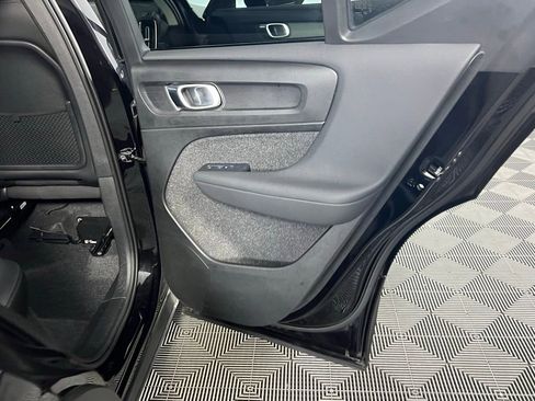 Used 2025 Volvo XC40 B5 Plus image 28