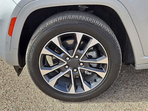 Used 2023 Jeep Grand Cherokee Overland w/ Luxury Tech Group IV AWD/4WD image 11