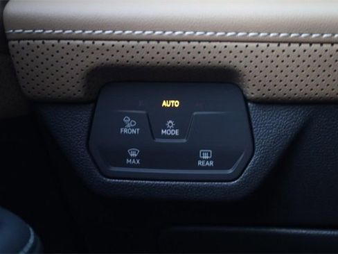 New 2026 Volkswagen Atlas Cross Sport SE image 18