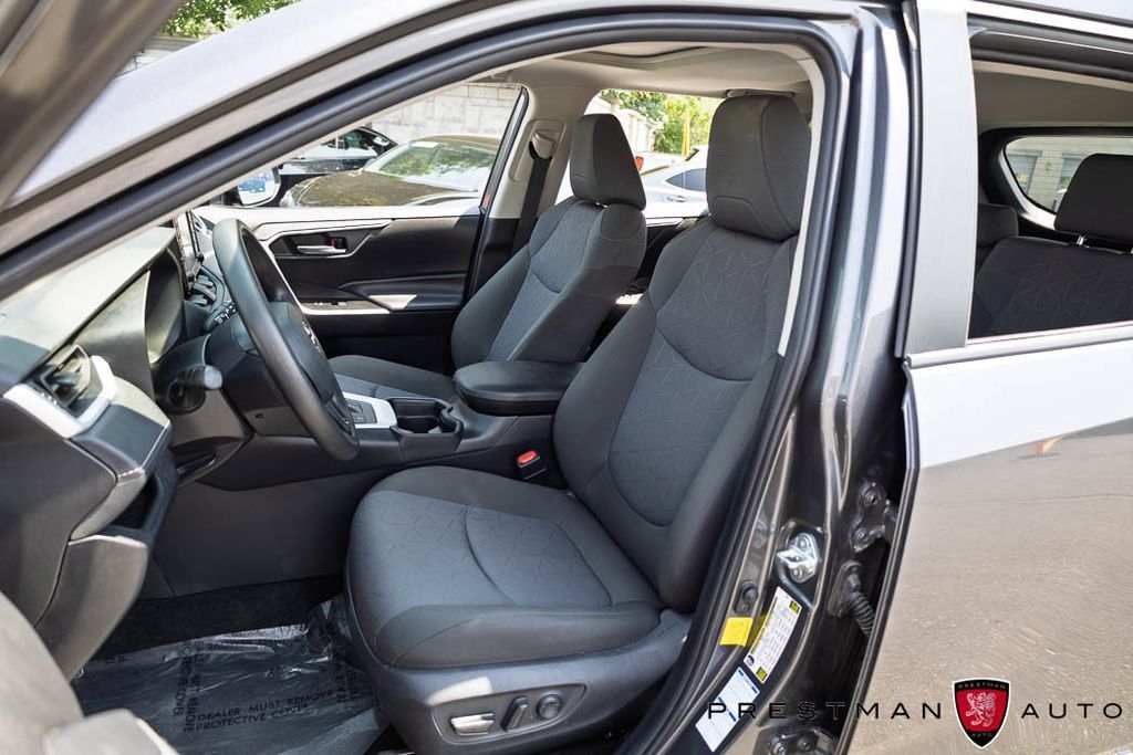 Used 2021 Toyota RAV4 XLE w/ Convenience Package AWD/4WD image 20