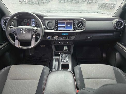 Used 2022 Toyota Tacoma TRD Off-Road w/ Technology Package AWD/4WD image 18