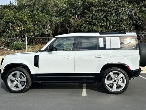 New 2026 Land Rover Defender 110 X-Dynamic SE image 2