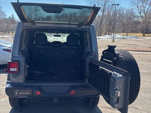 Used 2023 Jeep Wrangler Unlimited Sahara image 23