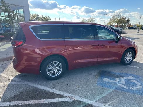 New 2026 Chrysler Pacifica Select image 33