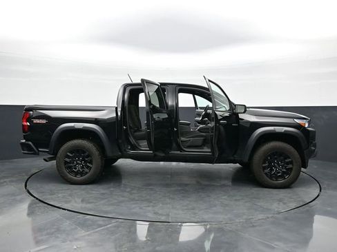 Used 2025 Chevrolet Colorado Trail Boss AWD/4WD image 31