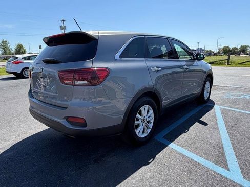 Used 2020 Kia Sorento LX FWD image 11