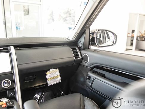 Used 2024 Land Rover Discovery S image 39