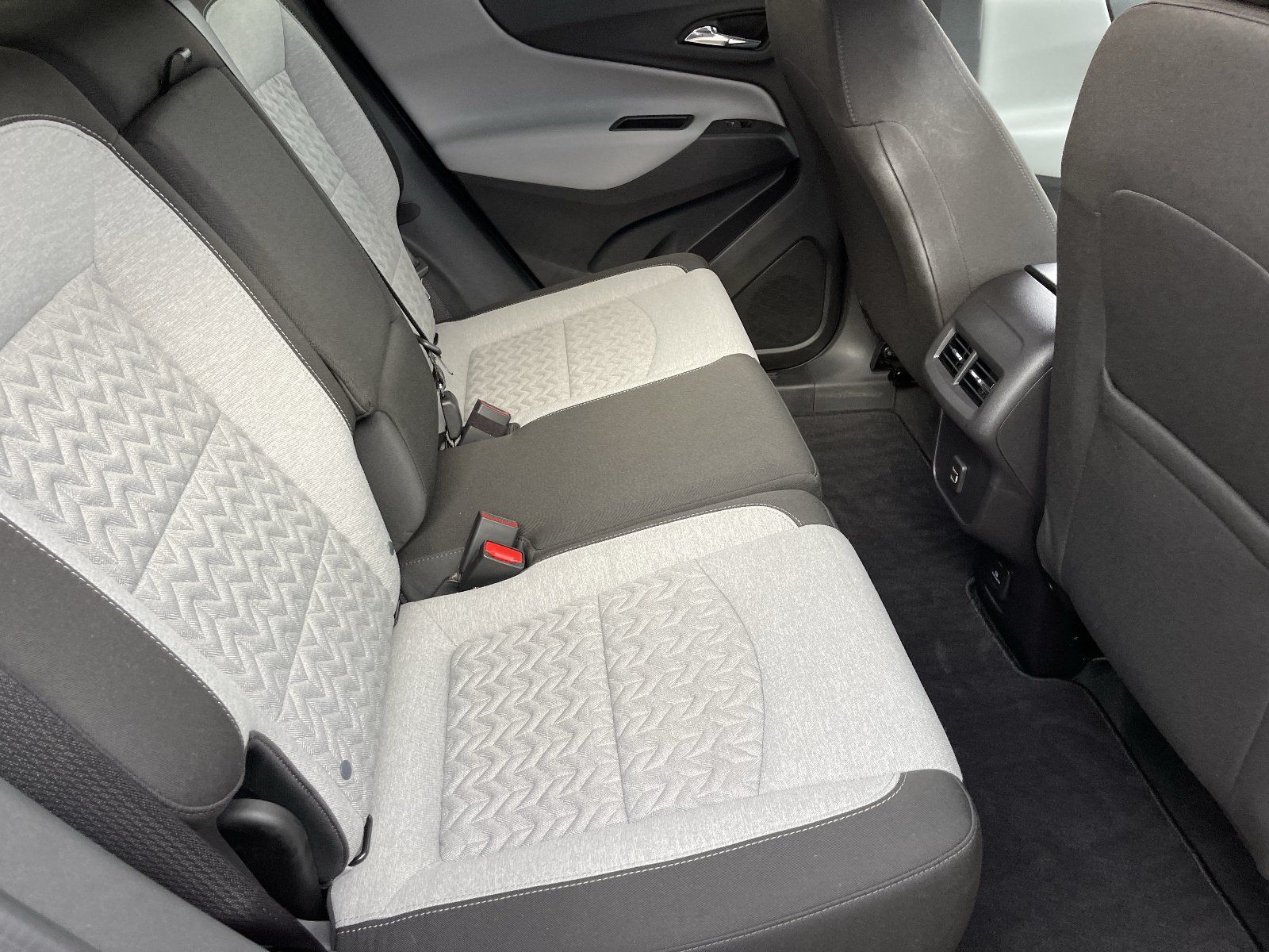 Used 2024 Chevrolet Equinox LT FWD image 14