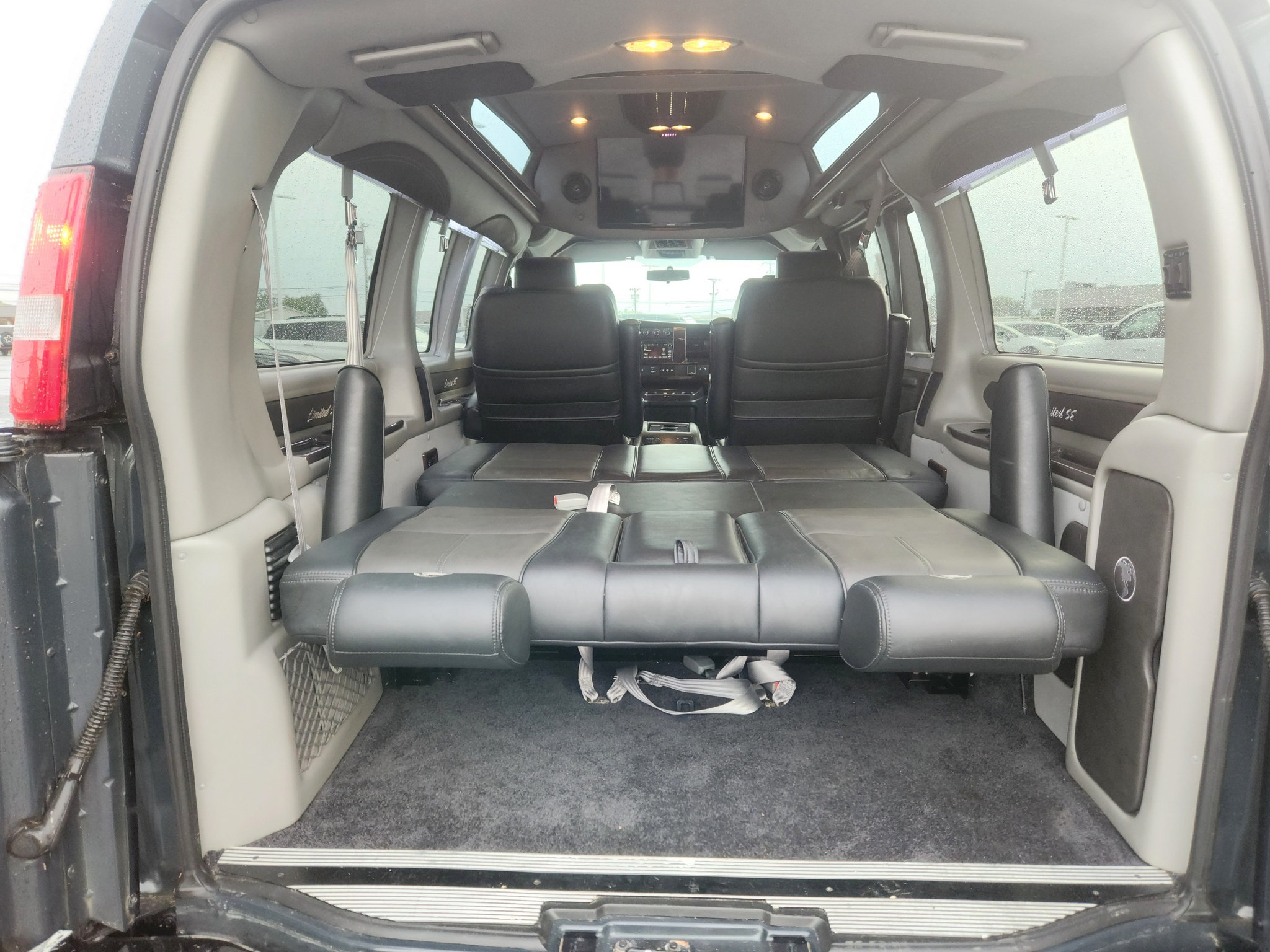 Used 2017 GMC Savana 2500 RWD image 21