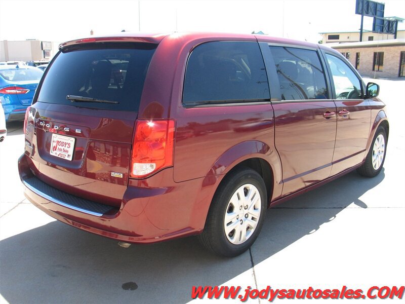 Used 2018 Dodge Grand Caravan SE w/ UConnect Hands-Free Group FWD image 27